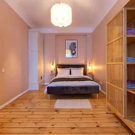 Апартаменты Design With Vintage Twist In Central