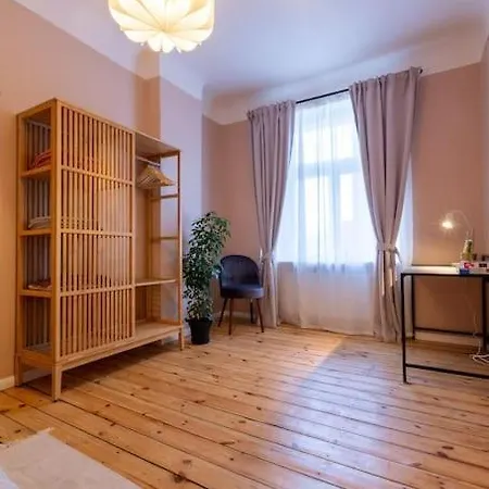 Design With Vintage Twist In Central Апартаменты Рига
